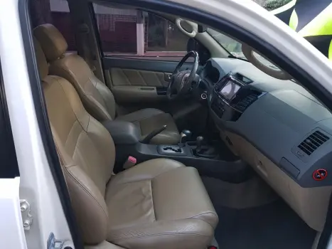 TOYOTA Hilux SW4 3.0 16V 4P SRV 4X4 TURBO DIESEL AUTOMÁTICO, Foto 9 TOYOTA Hilux SW4 3.0 16V 4P SRV 4X4 TURBO DIESEL AUTOMÁTICO, Foto 9