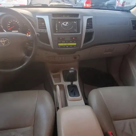 TOYOTA Hilux SW4 3.0 V6 12V 4P SRV 4X4 TURBO DIESEL AUTOM�TICO, Foto 4