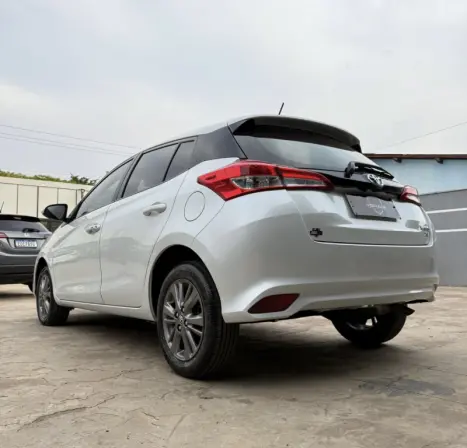 TOYOTA Yaris Hatch 1.5 16V 4P FLEX XL PLUS CONNECT MULTIDRIVE AUTOMÁTICO CVT, Foto 5 TOYOTA Yaris Hatch 1.5 16V 4P FLEX XL PLUS CONNECT MULTIDRIVE AUTOMÁTICO CVT, Foto 5