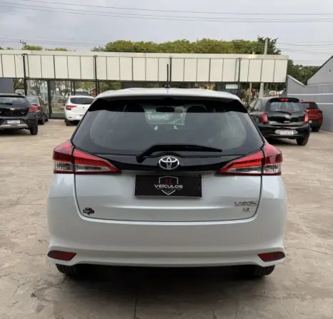 TOYOTA Yaris Hatch 1.5 16V 4P FLEX XL PLUS CONNECT MULTIDRIVE AUTOMÁTICO CVT, Foto 6 TOYOTA Yaris Hatch 1.5 16V 4P FLEX XL PLUS CONNECT MULTIDRIVE AUTOMÁTICO CVT, Foto 6