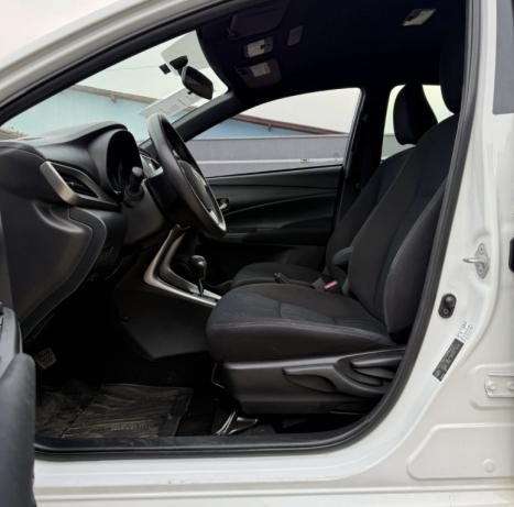 TOYOTA Yaris Hatch 1.5 16V 4P FLEX XL PLUS CONNECT MULTIDRIVE AUTOMÁTICO CVT, Foto 8 TOYOTA Yaris Hatch 1.5 16V 4P FLEX XL PLUS CONNECT MULTIDRIVE AUTOMÁTICO CVT, Foto 8