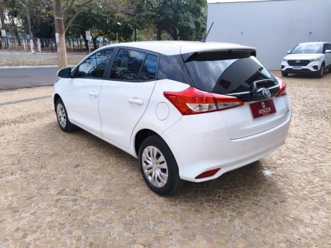 TOYOTA Yaris Hatch 1.5 16V 4P FLEX XL PLUS CONNECT MULTIDRIVE AUTOMTICO CVT, Foto 4