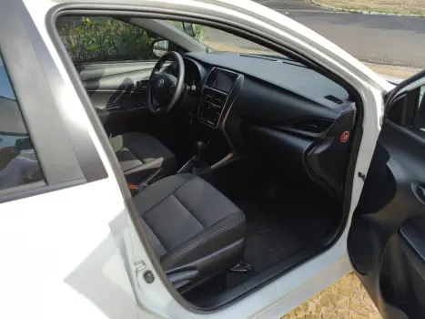 TOYOTA Yaris Hatch 1.5 16V 4P FLEX XL PLUS CONNECT MULTIDRIVE AUTOMTICO CVT, Foto 13