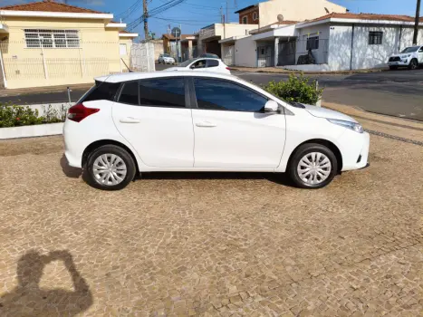 TOYOTA Yaris Hatch 1.5 16V 4P FLEX XL PLUS CONNECT MULTIDRIVE AUTOMTICO CVT, Foto 3