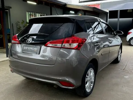 TOYOTA Yaris Hatch 1.3 16V 4P FLEX XL PLUS TECH MULTIDRIVE AUTOM�TICO CVT, Foto 4