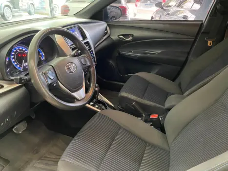 TOYOTA Yaris Hatch 1.3 16V 4P FLEX XL PLUS TECH MULTIDRIVE AUTOM�TICO CVT, Foto 2