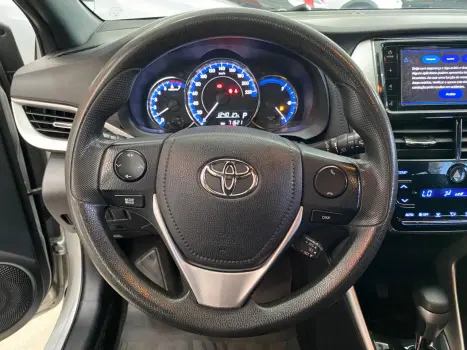 TOYOTA Yaris Hatch 1.3 16V 4P FLEX XL PLUS TECH MULTIDRIVE AUTOM�TICO CVT, Foto 3