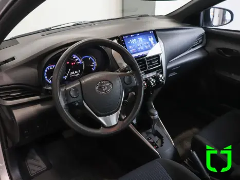 TOYOTA Yaris Hatch 1.3 16V 4P FLEX XL MULTIDRIVE AUTOM�TICO CVT, Foto 8
