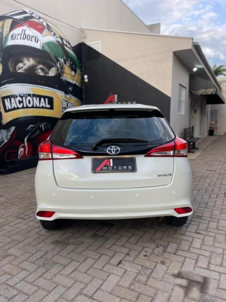 TOYOTA Yaris Hatch 1.3 16V 4P FLEX XL MULTIDRIVE AUTOM�TICO CVT, Foto 5