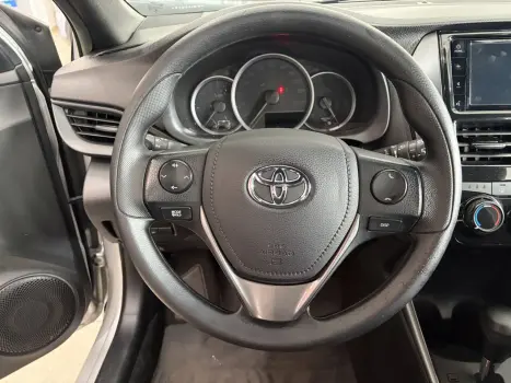 TOYOTA Yaris Hatch 1.5 16V 4P FLEX XLS CONNECT MULTIDRIVE AUTOM�TICO CVT, Foto 3