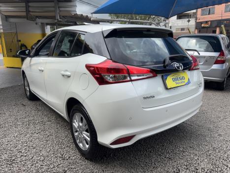 TOYOTA Yaris Hatch 1.3 16V 4P FLEX XL PLUS TECH MULTIDRIVE AUTOM�TICO CVT, Foto 3