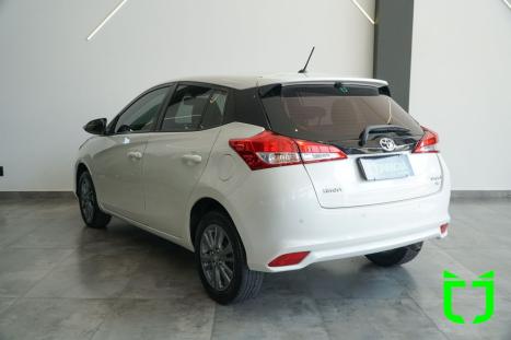 TOYOTA Yaris Hatch 1.3 16V 4P FLEX XL MULTIDRIVE AUTOM�TICO CVT, Foto 4