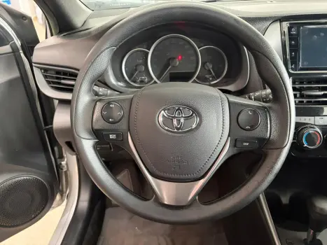 TOYOTA Yaris Hatch 1.5 16V 4P FLEX XL MULTIDRIVE AUTOM�TICO CVT, Foto 3