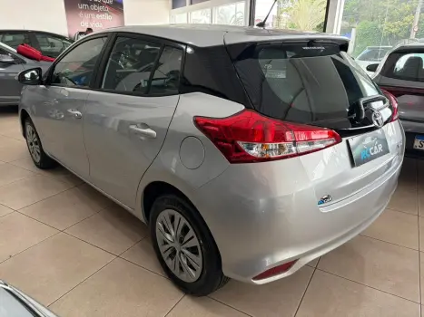 TOYOTA Yaris Hatch 1.5 16V 4P FLEX XL MULTIDRIVE AUTOM�TICO CVT, Foto 8