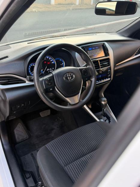 TOYOTA Yaris Hatch 1.5 16V 4P FLEX XL PLUS CONNECT MULTIDRIVE AUTOM�TICO CVT, Foto 4