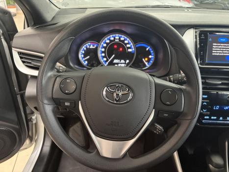 TOYOTA Yaris Hatch 1.5 16V 4P FLEX XL PLUS CONNECT MULTIDRIVE AUTOMÁTICO CVT, Foto 3