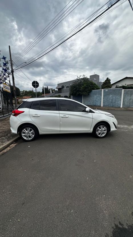 TOYOTA Yaris Hatch 1.3 16V 4P FLEX XL PLUS TECH MULTIDRIVE AUTOMÁTICO CVT, Foto 4