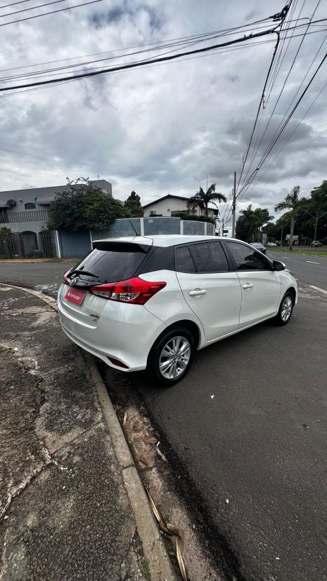 TOYOTA Yaris Hatch 1.3 16V 4P FLEX XL PLUS TECH MULTIDRIVE AUTOMÁTICO CVT, Foto 5