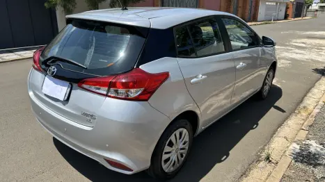 TOYOTA Yaris Hatch 1.3 16V 4P FLEX XL MULTIDRIVE AUTOMÁTICO CVT, Foto 3