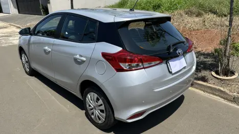 TOYOTA Yaris Hatch 1.3 16V 4P FLEX XL MULTIDRIVE AUTOMÁTICO CVT, Foto 4