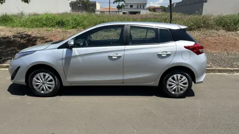 TOYOTA Yaris Hatch 1.3 16V 4P FLEX XL MULTIDRIVE AUTOMÁTICO CVT, Foto 9