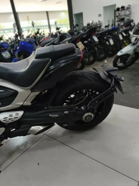 TRIUMPH Rocket III 2500 R, Foto 4