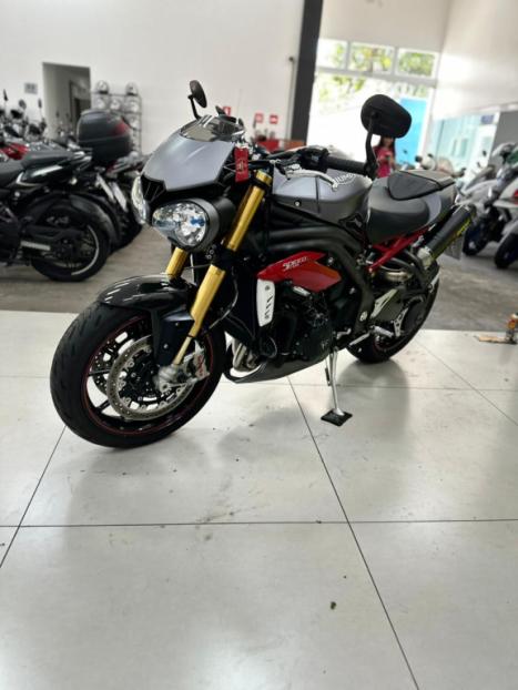 TRIUMPH Speed Triple 1050 R, Foto 2