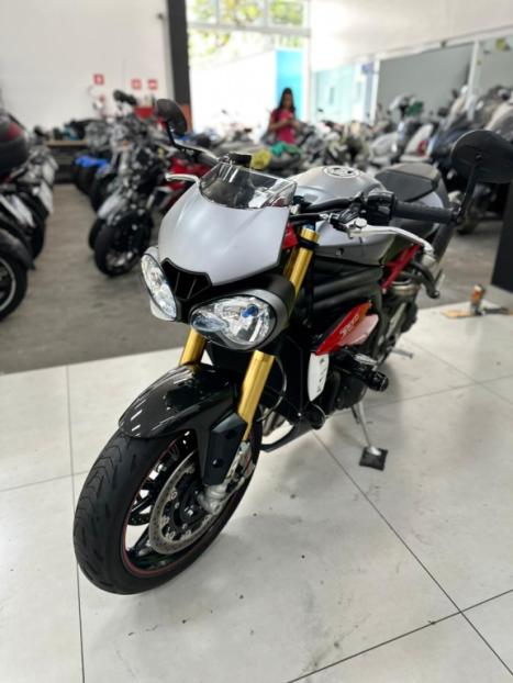 TRIUMPH Speed Triple 1050 R, Foto 3