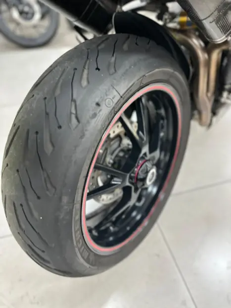 TRIUMPH Speed Triple 1050 R, Foto 11