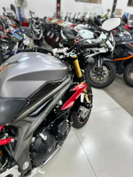 TRIUMPH Speed Triple 1050 R, Foto 12