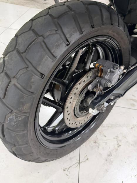 TRIUMPH Tiger 800 XRX, Foto 2