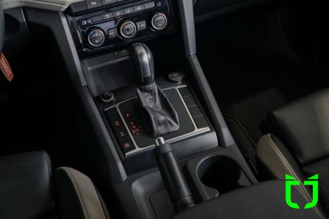 VOLKSWAGEN Amarok 3.0 V6 CABINE DUPLA HIGHLINE 4X4 TURBO INTERCOOLER AUTOM�TICO, Foto 17