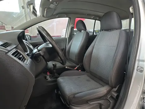 VOLKSWAGEN Fox 1.6 4P BLUEMOTION FLEX, Foto 7 VOLKSWAGEN Fox 1.6 4P BLUEMOTION FLEX, Foto 7