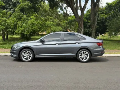 VOLKSWAGEN Jetta 1.4 4P 250 TSI TURBO COMFORTLINE AUTOM�TICO, Foto 4