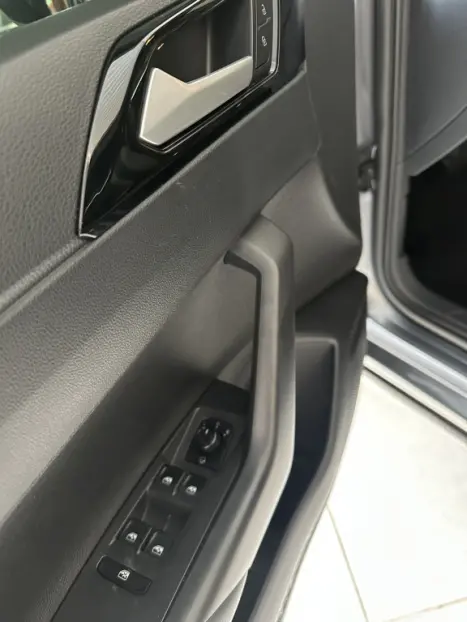 VOLKSWAGEN Nivus 1.0 4P FLEX 200 TSI HIGHLINE TURBO AUTOMÁTICO, Foto 2 VOLKSWAGEN Nivus 1.0 4P FLEX 200 TSI HIGHLINE TURBO AUTOMÁTICO, Foto 2