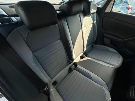 VOLKSWAGEN Nivus 1.0 4P FLEX 200 TSI HIGHLINE TURBO AUTOM�TICO, Foto 15