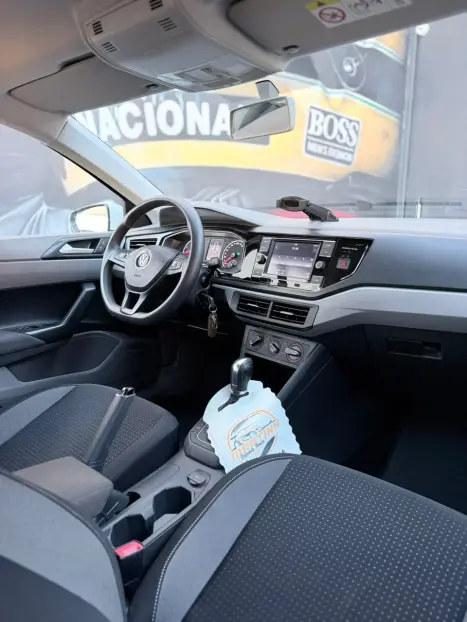 VOLKSWAGEN Polo Hatch 1.0 12V 4P 200 TSI  COMFORTLINE AUTOM�TICO, Foto 19