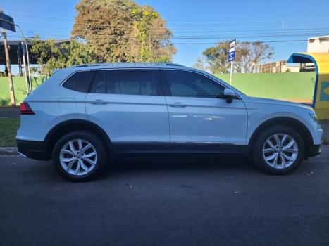 VOLKSWAGEN Tiguan 1.4 250 TSI TOTAL FLEX ALLSPACE COMFORTLINE TURBO AUTOM�TICO TIPTRONIC, Foto 4