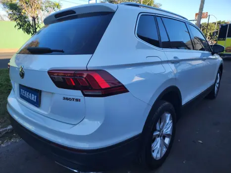 VOLKSWAGEN Tiguan 1.4 250 TSI TOTAL FLEX ALLSPACE COMFORTLINE TURBO AUTOM�TICO TIPTRONIC, Foto 6
