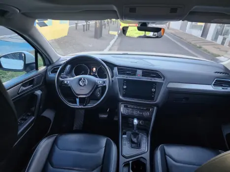 VOLKSWAGEN Tiguan 1.4 250 TSI TOTAL FLEX ALLSPACE COMFORTLINE TURBO AUTOM�TICO TIPTRONIC, Foto 14