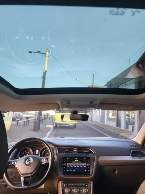 VOLKSWAGEN Tiguan 1.4 250 TSI TOTAL FLEX ALLSPACE COMFORTLINE TURBO AUTOM�TICO TIPTRONIC, Foto 15