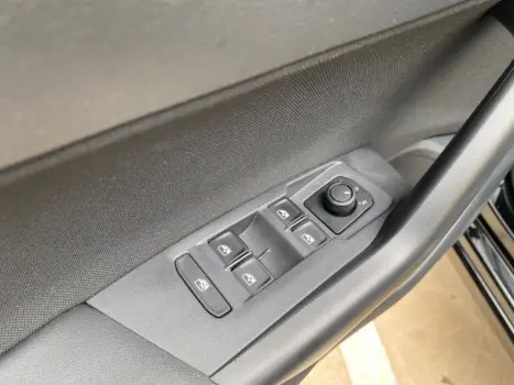 VOLKSWAGEN Virtus 1.0 4P 200 TSI FLEX COMFORTLINE AUTOM�TICO, Foto 15