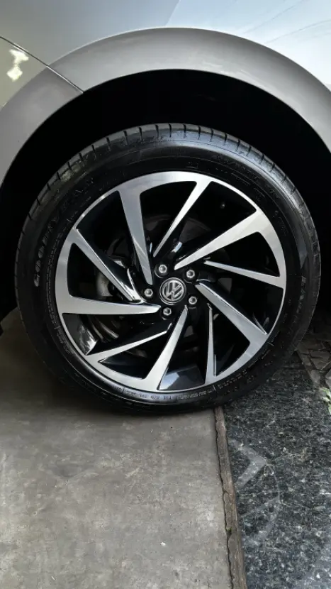 VOLKSWAGEN Virtus 1.0 4P 200 TSI FLEX HIGHLINE AUTOM�TICO, Foto 17