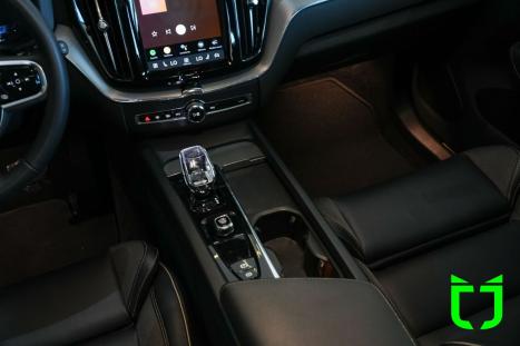 VOLVO XC60 2.0 16V 4P T8 RECHARGE H�BRIDO ULTIMATE DARK AWD TURBO GEARTRONIC AUTOM�TICO, Foto 13