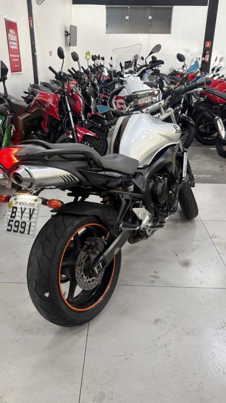 YAMAHA Fazer 600 , Foto 2