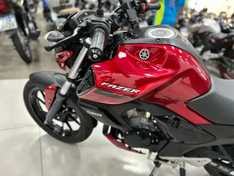 YAMAHA FZ 15 Fazer ABS, Foto 4