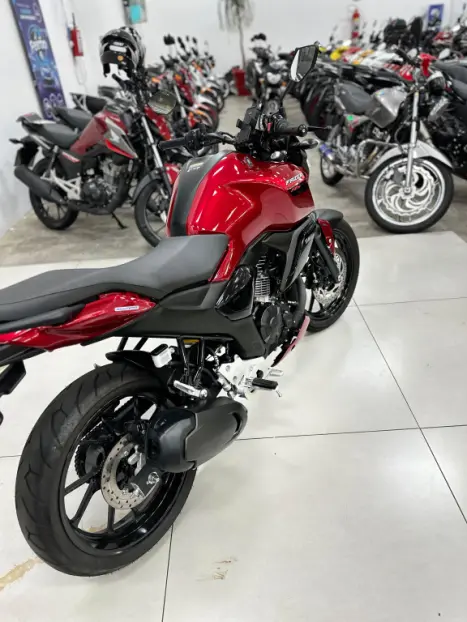 YAMAHA FZ 15 Fazer ABS, Foto 10