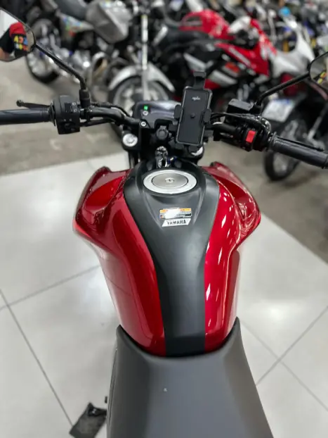 YAMAHA FZ 15 Fazer ABS, Foto 11