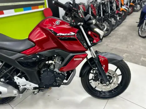 YAMAHA FZ 15 Fazer ABS, Foto 3