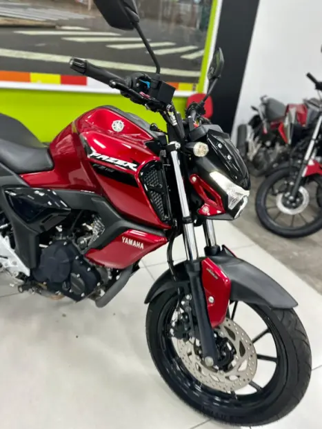 YAMAHA FZ 15 Fazer ABS, Foto 10